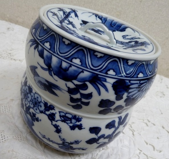 (☆BM)陶印あり 陶器製 染付 水指 水差し 蓋付き 高さ14.5㎝ 茶道具 花鳥 松竹梅 煎茶道具拍卖