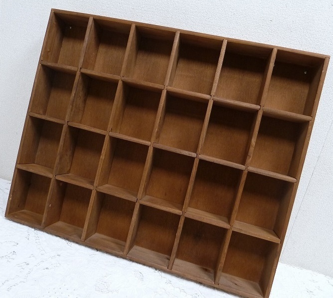 (☆BM)木製 ウォールキャビネット 飾り棚 24マス 横幅64㎝ シェルフ ミニチュア コレクション 壁付 ボックス 拍卖