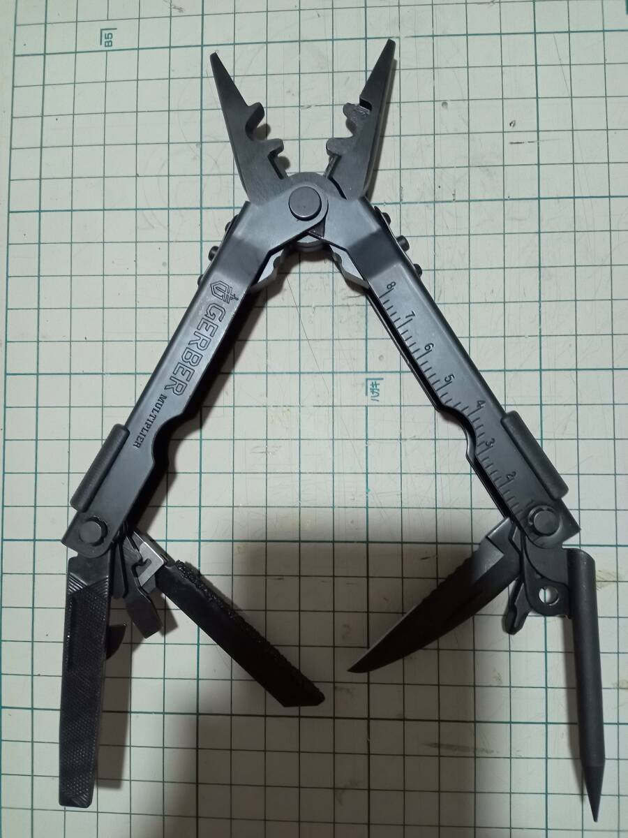 ●ガーバー●ケース付き マルチプライヤー 釣り アウトドア キャンプ等に拍卖