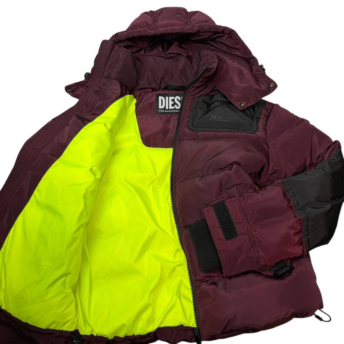 美品●XL相当 DIESEL 3393 2way ダウンジャケット 現行 ディーゼル 裏地 蛍光カラー ワインレッド ボルドー ブルゾン フード着脱可拍卖