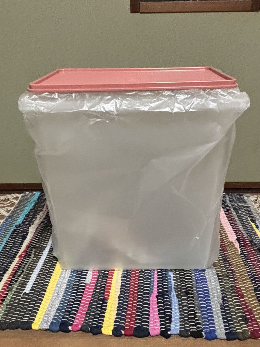 【未使用品】タッパーウェア Tupperware クリア × ピンク色 ライスキーパー 14.3L 保存容器 密閉容器 長期保管品 デッドストック拍卖
