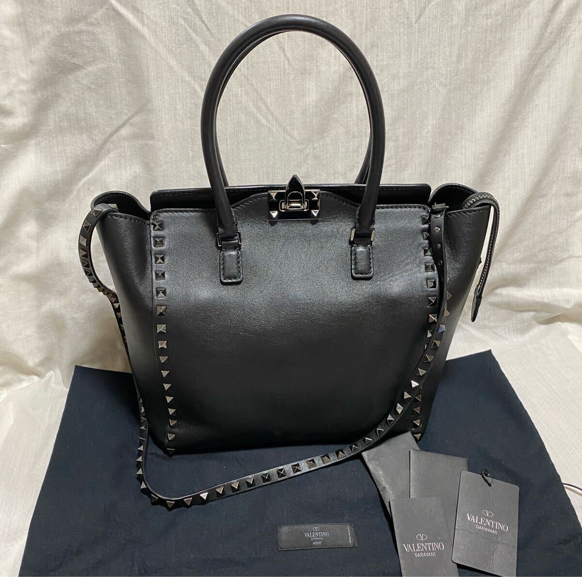 美品 本物正規品 VALENTINO ロックスタッズ レザー バッグ 黒 NOIR 限定 ハンドバッグ ショルダーバッグ ヴァレンティノ拍卖