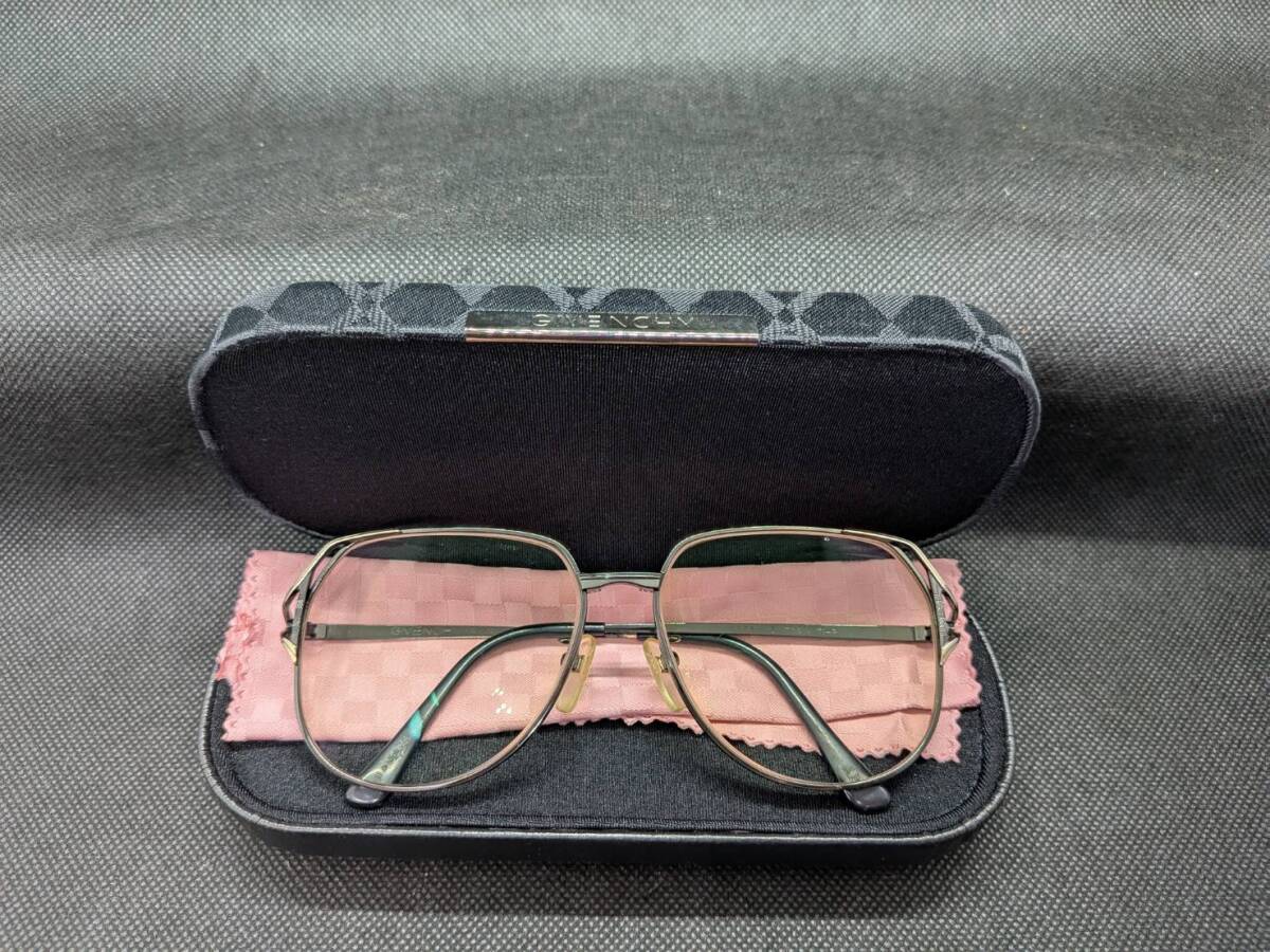 GIVENCY ジバンシー サングラス 眼鏡 薄い黄色カラーレンズ 黒ロゴケース付 E503 55□14 Ti-P グレー系フレーム 中古 拍卖