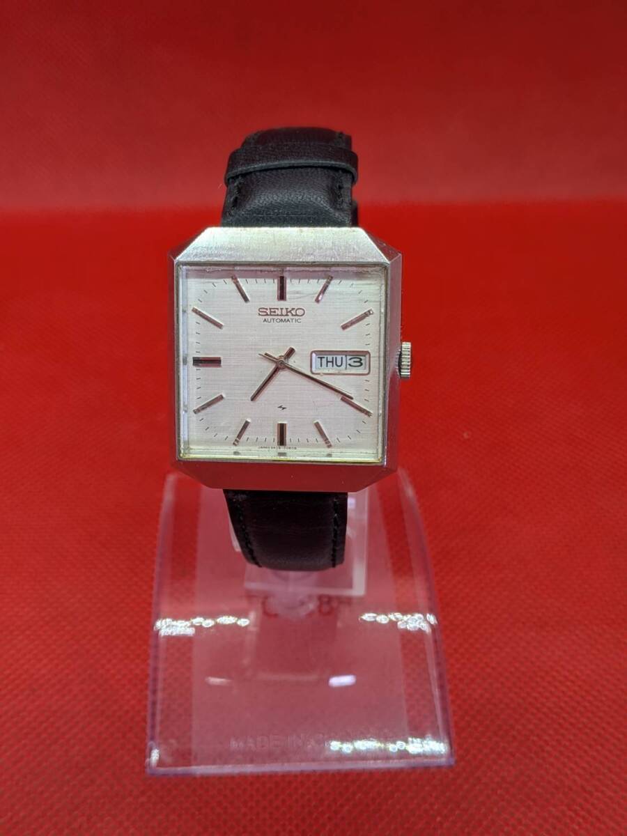 稼働品 SEIKO セイコー 2409-3020 自動巻き 腕時計 スクエア デイデイト 黒革バンド裏劣化 AT AUTOMATIC 中古 シルバー拍卖
