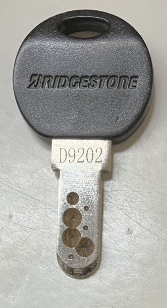 ブリヂストン D9202 ディンプル スペアキー 中古 定形郵便 送料無料拍卖