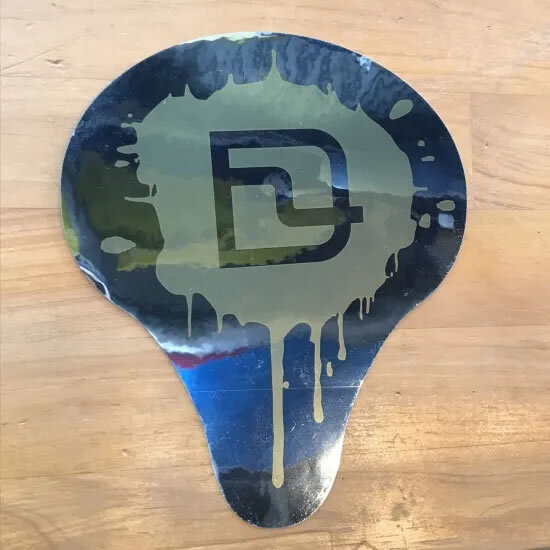 DEELUXE ディーラックス 【メタルペイントステッカー】銀/金 15cm ステッカー 新品正規(郵便送料込み)拍卖