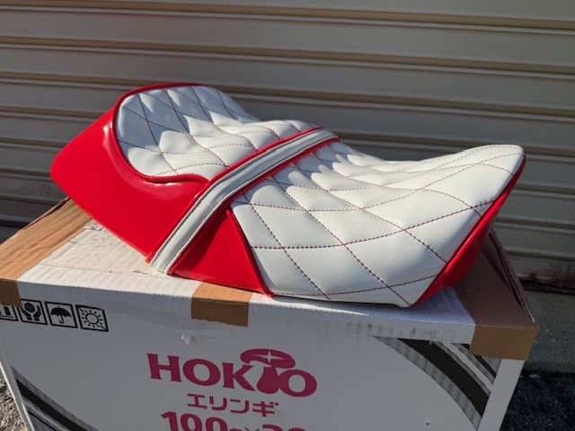 ヤマハ チャンプRS チャンプ50 チャンプ80 赤&白エナメル 段シート ダイヤ柄 ベルト付 カスタムシート 拍卖