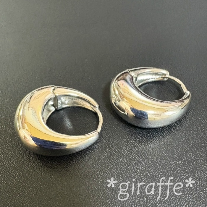 B664 匿名配送 リングピアス レディース シルバー s925 光沢 鏡面 楕円形 フープピアス シンプル 拍卖