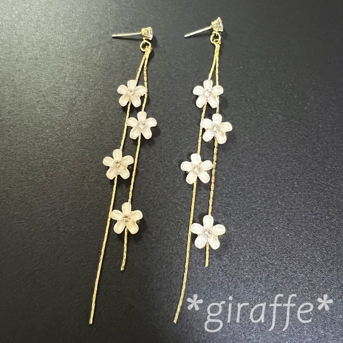 B575 匿名配送 ロングピアス レディース ゴールド s925 フラワー 花 揺れる フリンジ スタッドピアス ピアス拍卖