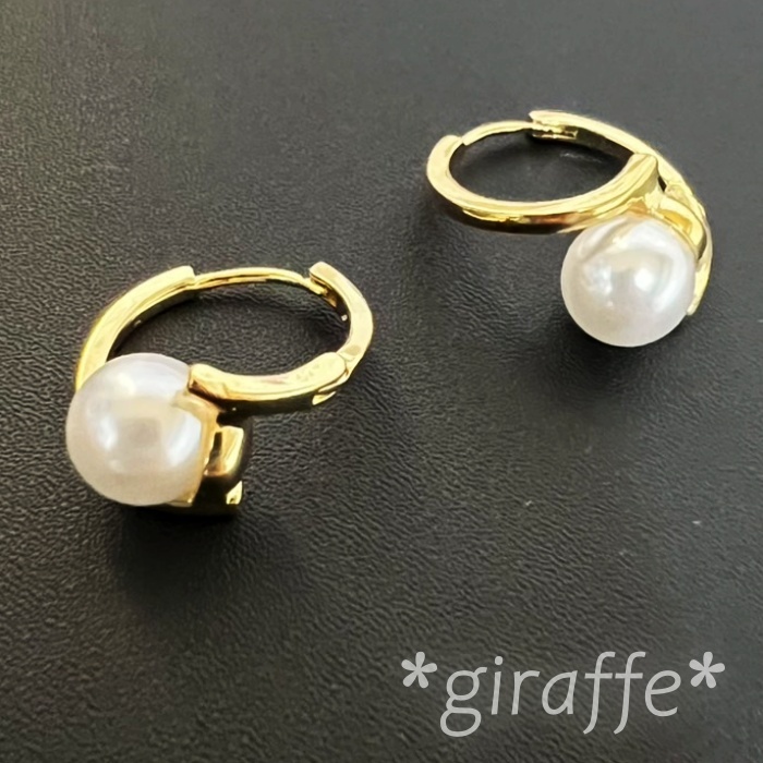 B636 匿名配送 リングピアス レディース パール ゴールド ホワイト フープピアス ひねり ツイスト 入学式 卒業式 結婚式 披露宴拍卖