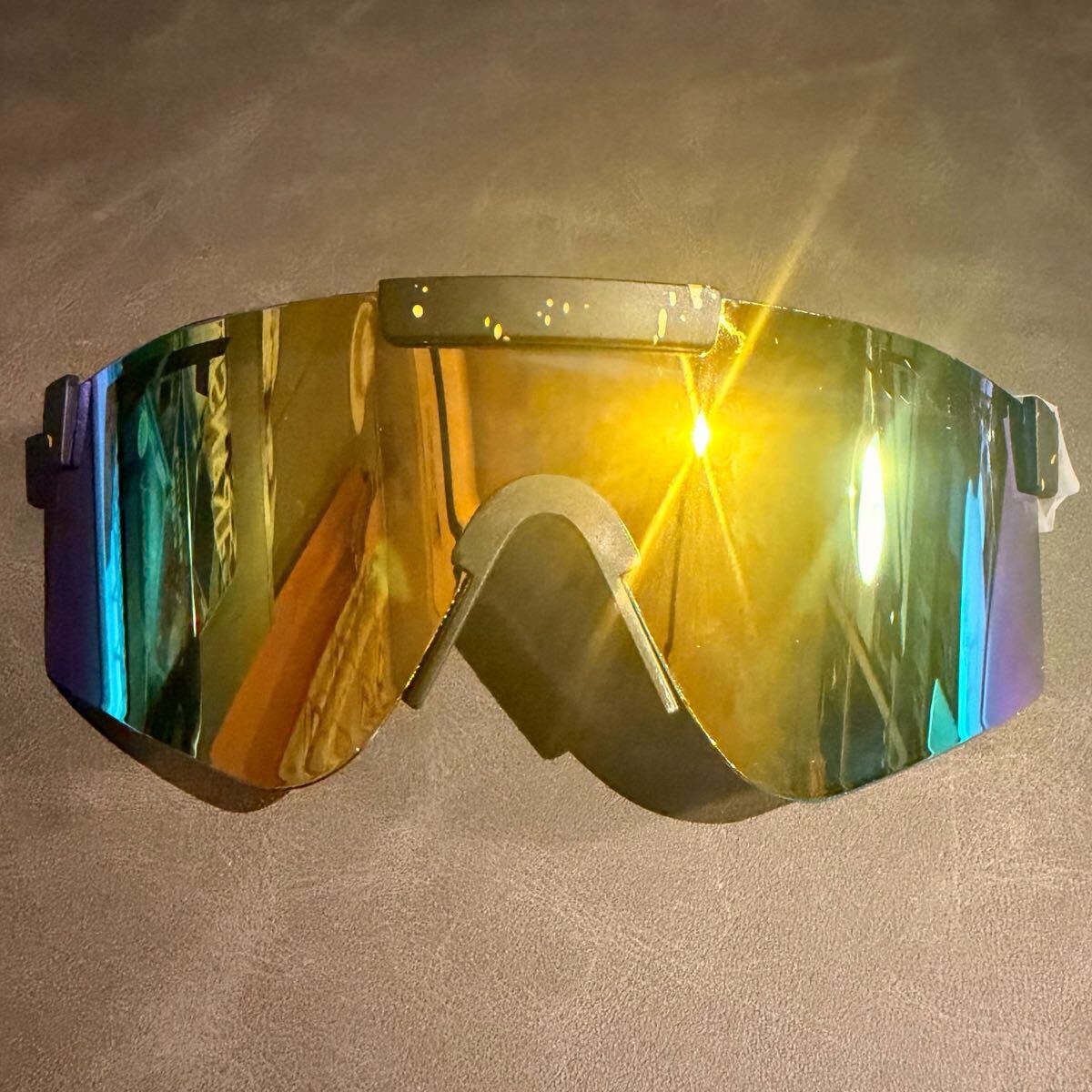 Pit Viper スポーツサングラス 調整機構付き ミラーレンズ 虹色 UV400 バイク アウトドア ブラックスプラッシュ拍卖