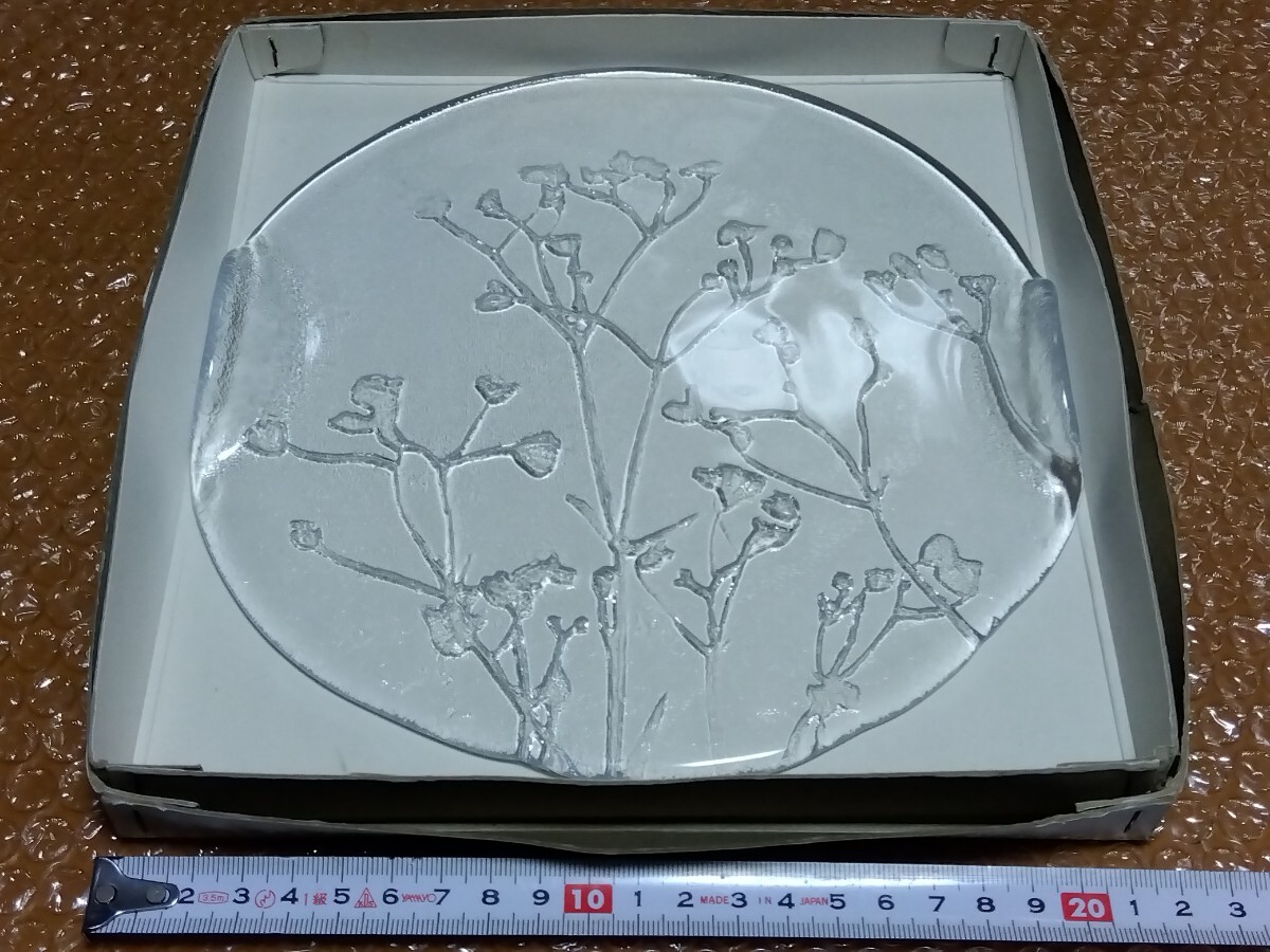 ◎佐々木硝子 ササキクリスタル【かすみ草(カスミソウ)】持ち手付き ガラスプレート 単品 昭和レトロ デザイン 型押し プレスガラス拍卖
