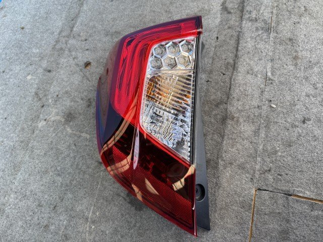 点灯OK フィット DAA-GP5 左/助手席 LED テールライト テールランプ ハイブリッド Lパッケージ NH731P スタンレー W1698 33550-T5A-J31拍卖