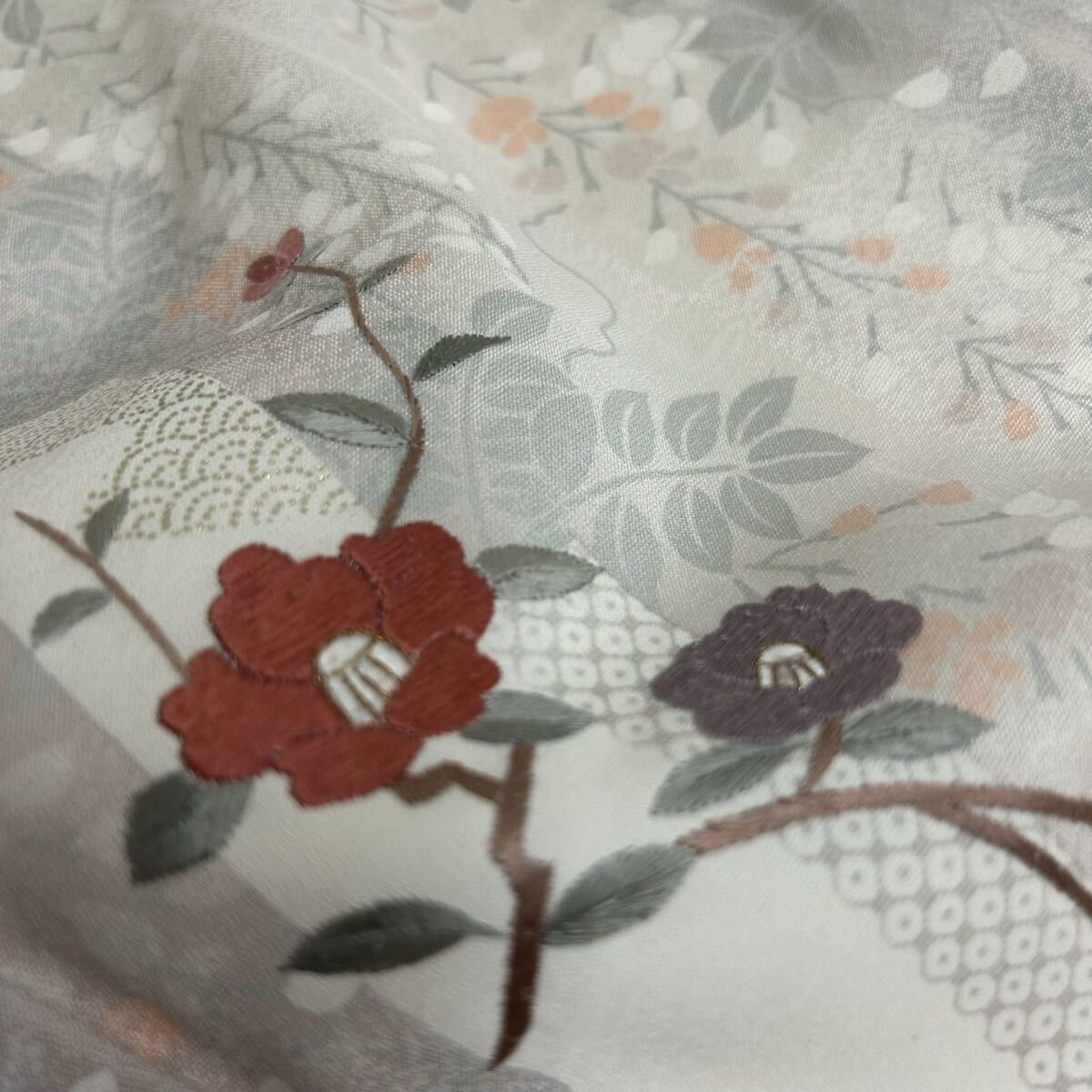 逸品 付下げ 正絹 裄66 上品な染めに刺繍の花 紋なし 着物 F-721拍卖