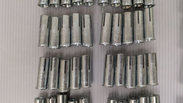 No.1220-1●内ねじアンカー●M8-30●HKD●未使用品●100本セット●サンプル画像●スリーブアンカー●HILTI●鉄メッキ拍卖