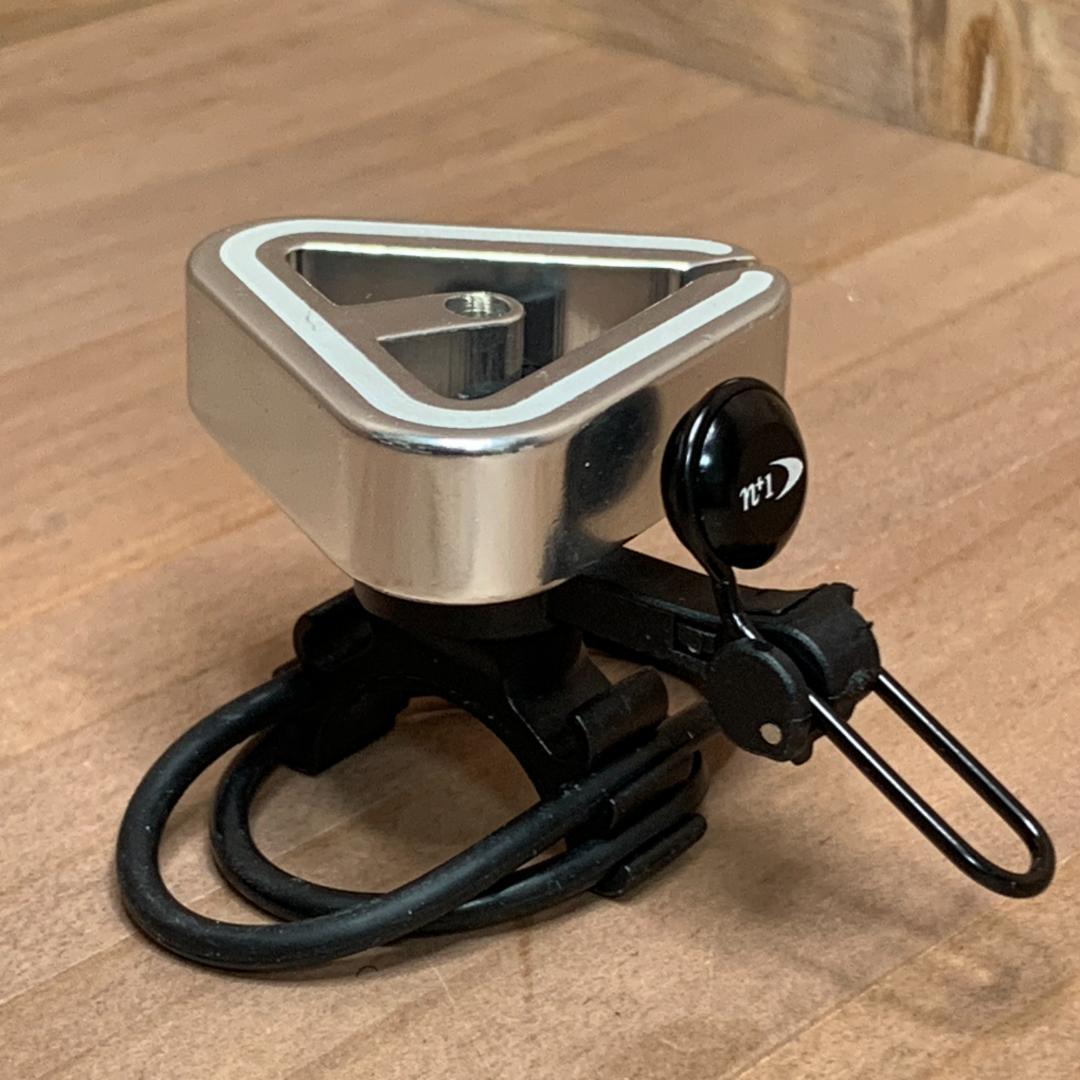 【新品】N+1 トライアングルベル ユニークなデザイン 心地良い音色 自転車ベル シルバー拍卖