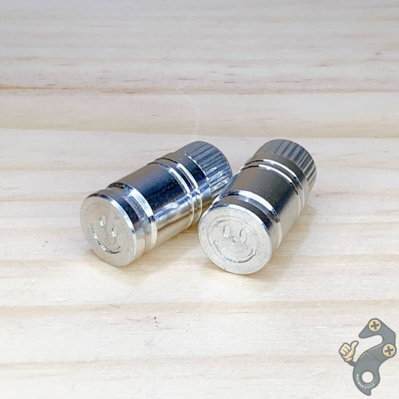 スマイル バルブキャップ 仏式 英式 米式 対応 自転車 BMX ピスト カスタム シルバー拍卖