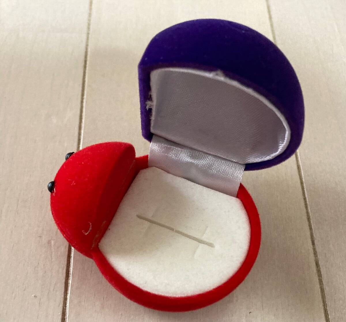 ジュエリーボックス リングケース てんとう虫型拍卖