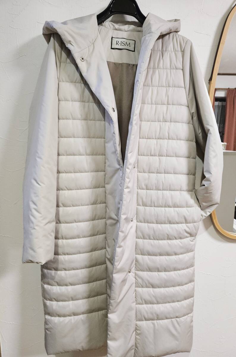 ◆新品同様 R-ISM 綺麗目コート 5,6万 S ライトベージュ 中綿 ロング 大草直子さん監修 リズム ヘルノがお好きな方も★拍卖