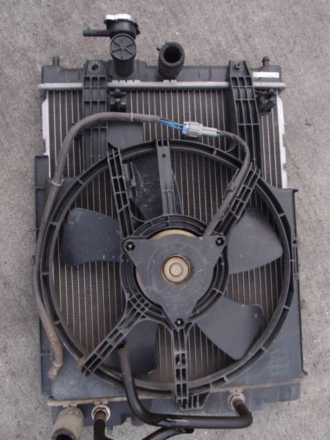☆ 日産 CUBE キューブ TA-AZ10 H12年 純正ラジエーター 電動ファン付 23-0F28拍卖