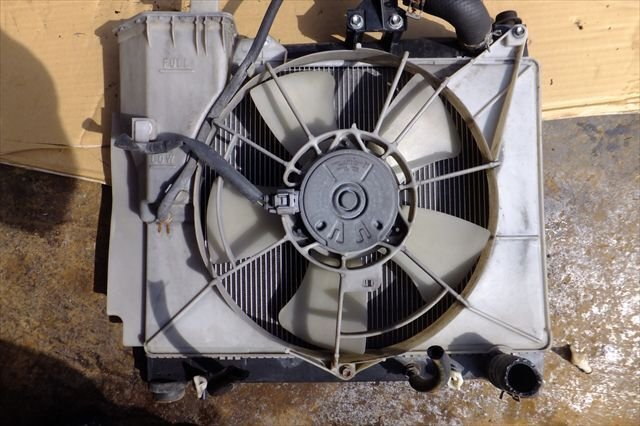 トヨタ SIENTA シエンタ NCP85G H17年 純正 ラジエーター 電動ファン付 422133-0560 19-3A34拍卖