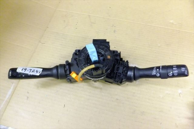 トヨタ SIENTA シエンタ NCP85G H17年 コンビネーションスイッチ 19-3A42拍卖