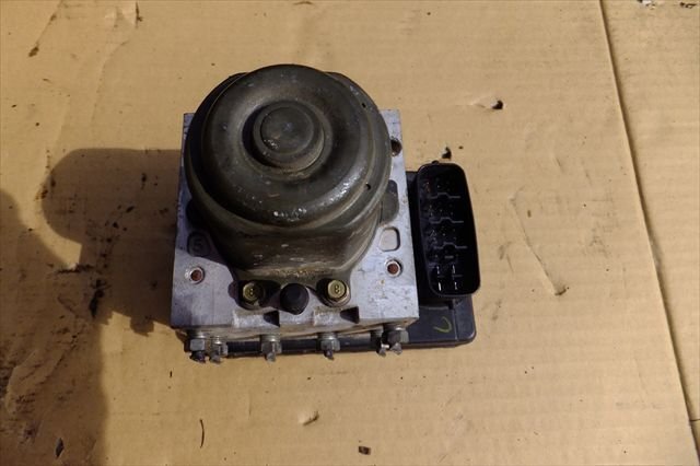 トヨタ SIENTA シエンタ NCP85G H17年 ABSアクチュエーター 89541-52340 44510-52350 19-3A30拍卖