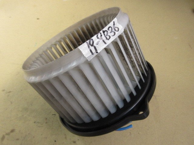 トヨタ NOAH ノア AZR60 H16年 ブロワファン 空調ファン 19-9B36拍卖
