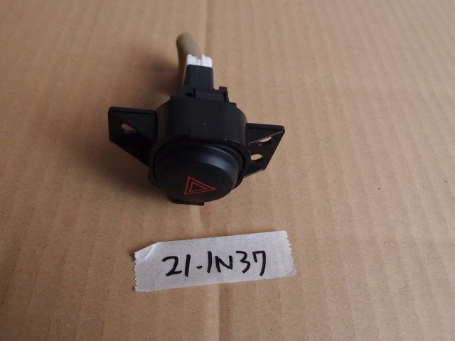 日産 キューブ YZ11 H18年 ハザードスイッチ 21-1N37拍卖
