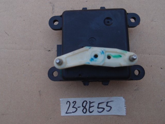 ☆ 日産 X-TRAIL エクストレイル UA-NT30 H16年 空調 フラップ サーボモーター 3J000 30820 23-8E55拍卖