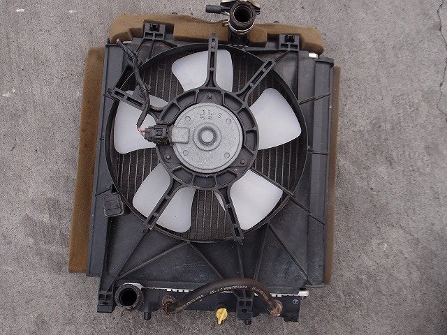 ☆ トヨタ PASSO パッソ KGC30 H25年 純正ラジエーター / エアコン コンデンサー 電動ファン付 23-3C32拍卖