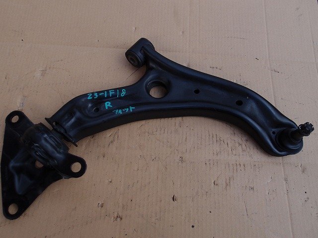 ☆ ホンダ FIT フィット GE6 H20年 フロント ロアアーム コントロールアーム 右側 23-1F18拍卖