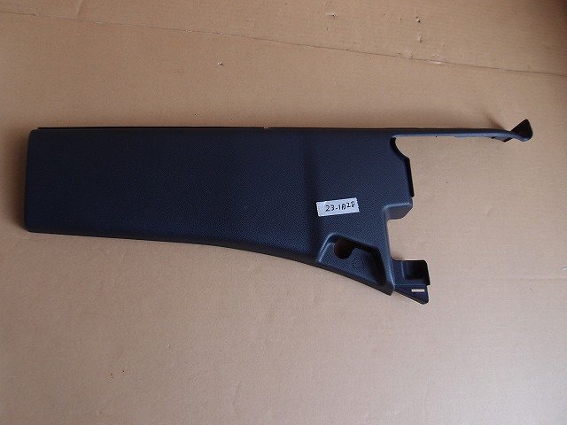 ☆ ダイハツ HIJET ハイゼット S331V R3年 Bピラーカバー 右側 極少走行車 23-1D28拍卖