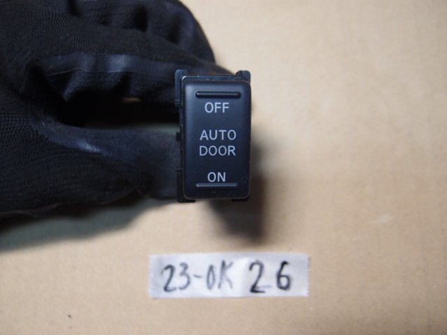 ☆ 日産 SERENA セレナ CC25 H22年 AUTO DOOR ON/OFF オート ドア スイッチ 23-0K26拍卖