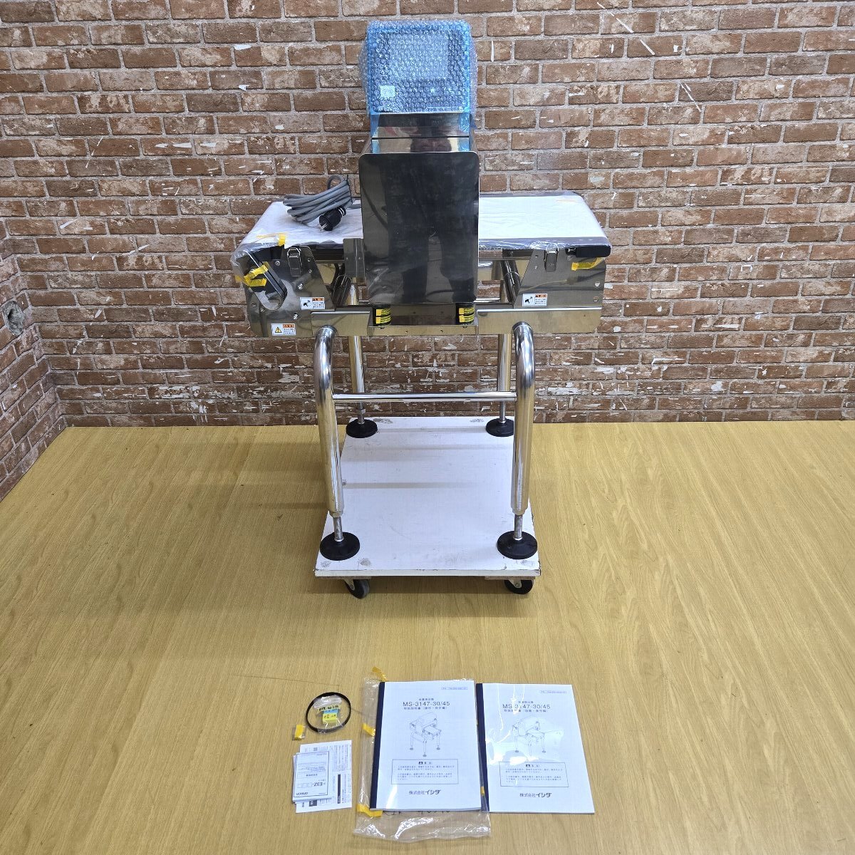 ★☆*5i172 ISHIDA イシダ コンベヤ式金属検出器 MS-3147-4512-SS-4 2024年製 100V 60Hz 業務用 金属検知器 倉庫保管未使用品♪☆★拍卖