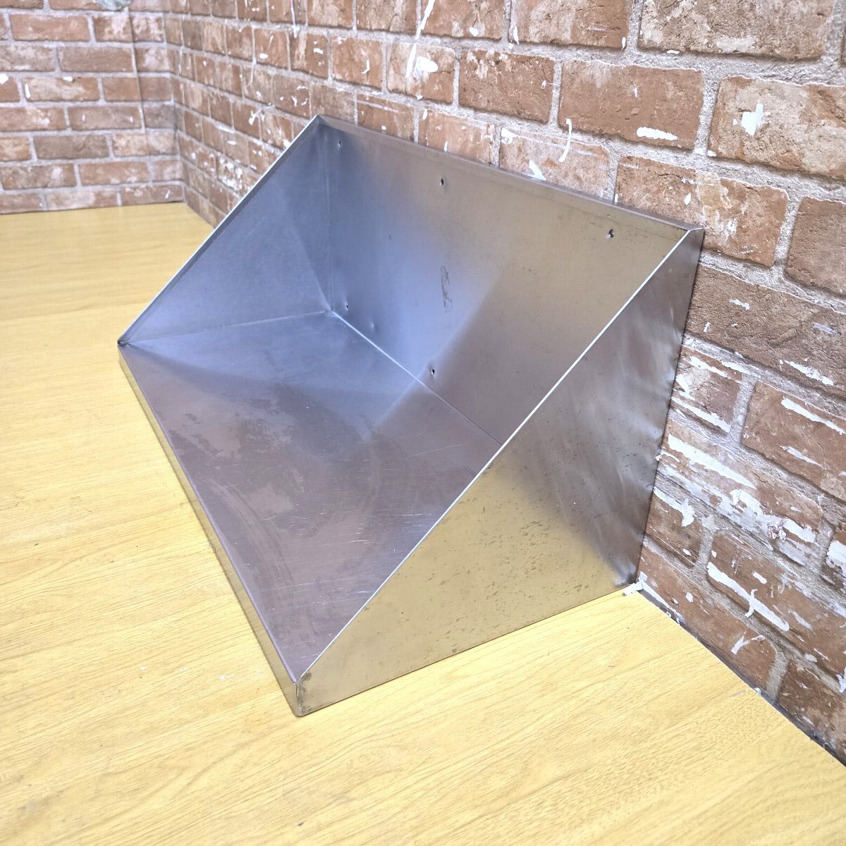 ♪♪***5e067-2 ステンレス 三角棚 吊り棚 壁掛け W650×D300×H300 業務用 キッチン 厨房 飲食店♪♪拍卖