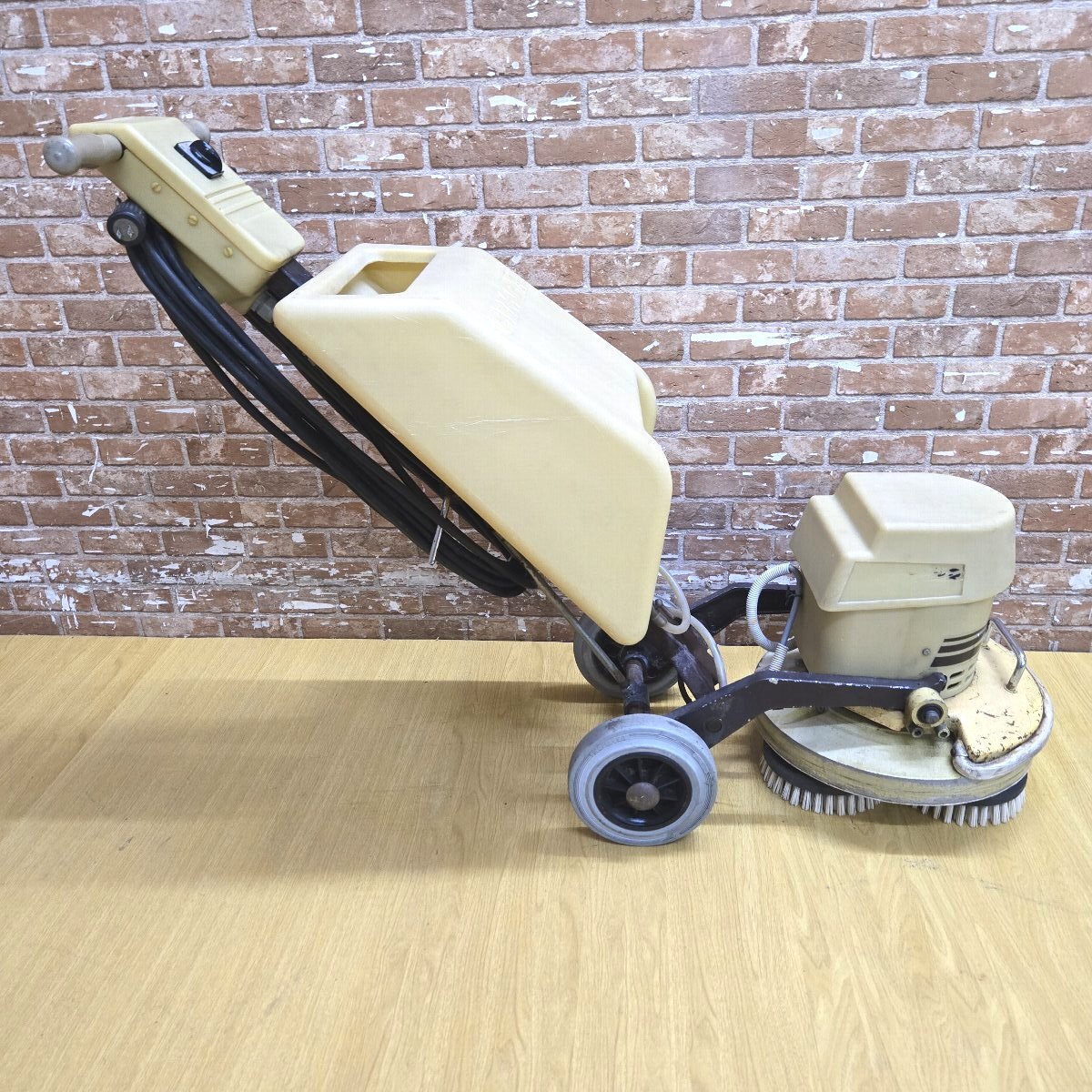 ★☆*5i200 蔵王 電動ポリッシャー CIMEX 100V 業務用 清掃 掃除 ブラシ付 回転・水出し確認☆★拍卖