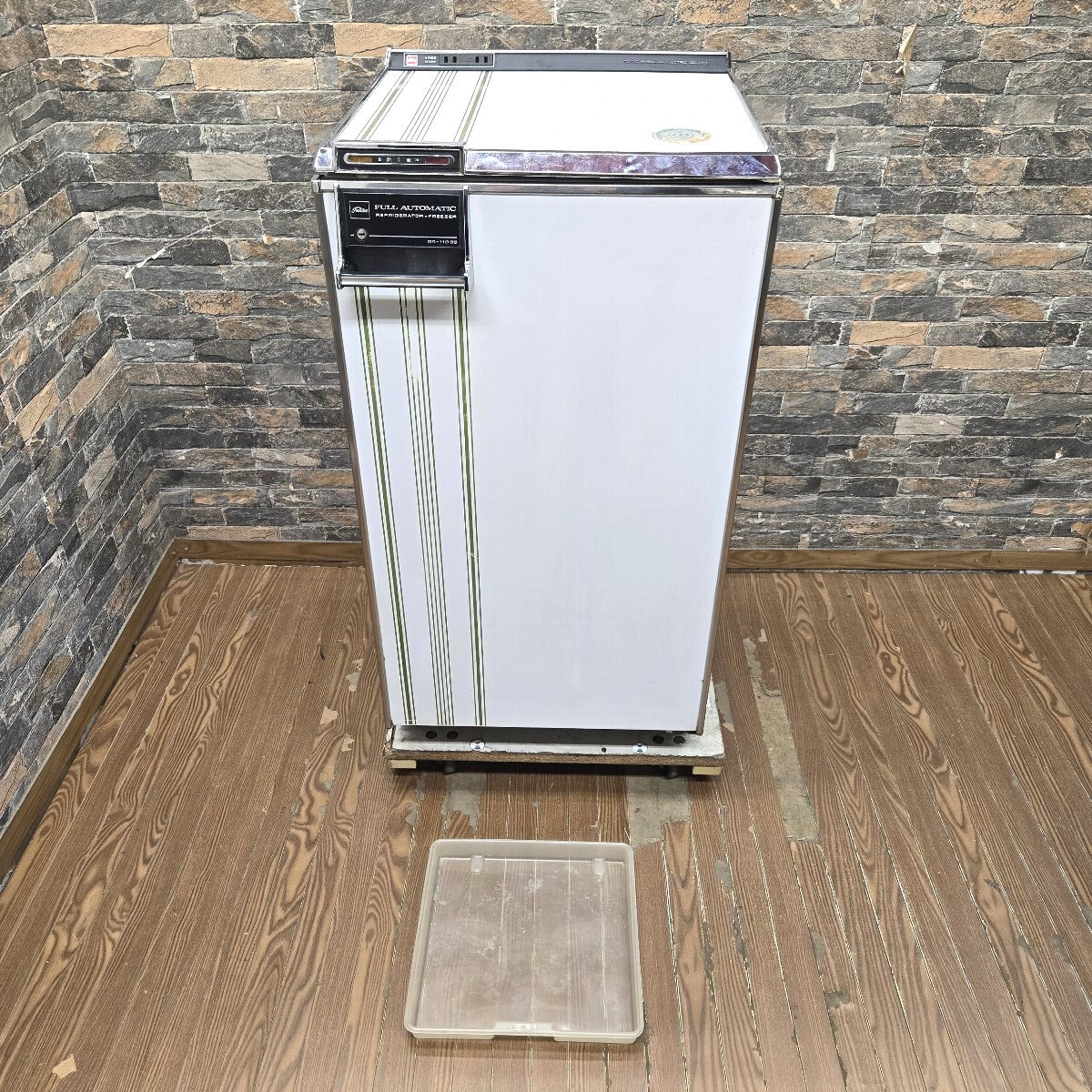 ◆◇5i040 昭和レトロ TOSHIBA 東芝 家庭用冷蔵庫 GR-110SB 100V W504×D590×H959 フリーザー 冷え確認済み ジャンク◇◆拍卖