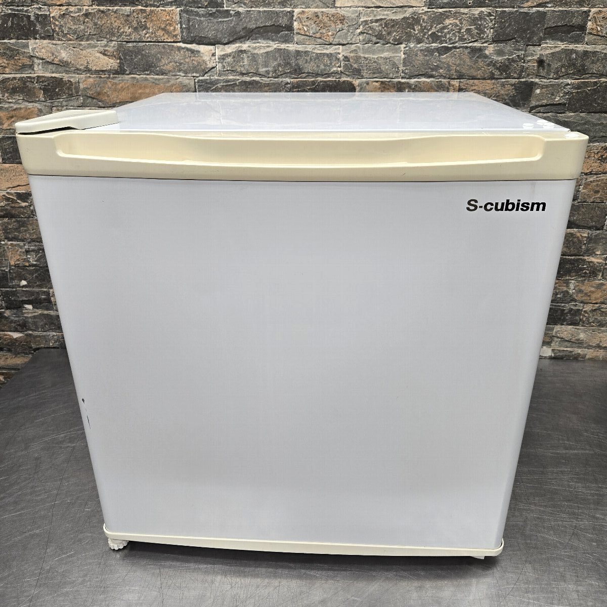 ♪♪5i224-1 左開き ホテル用冷蔵庫 ノンフロン R-46WH 1ドア 46L 100V コンパクト 小型 卓上 動作保証品♪♪♪拍卖