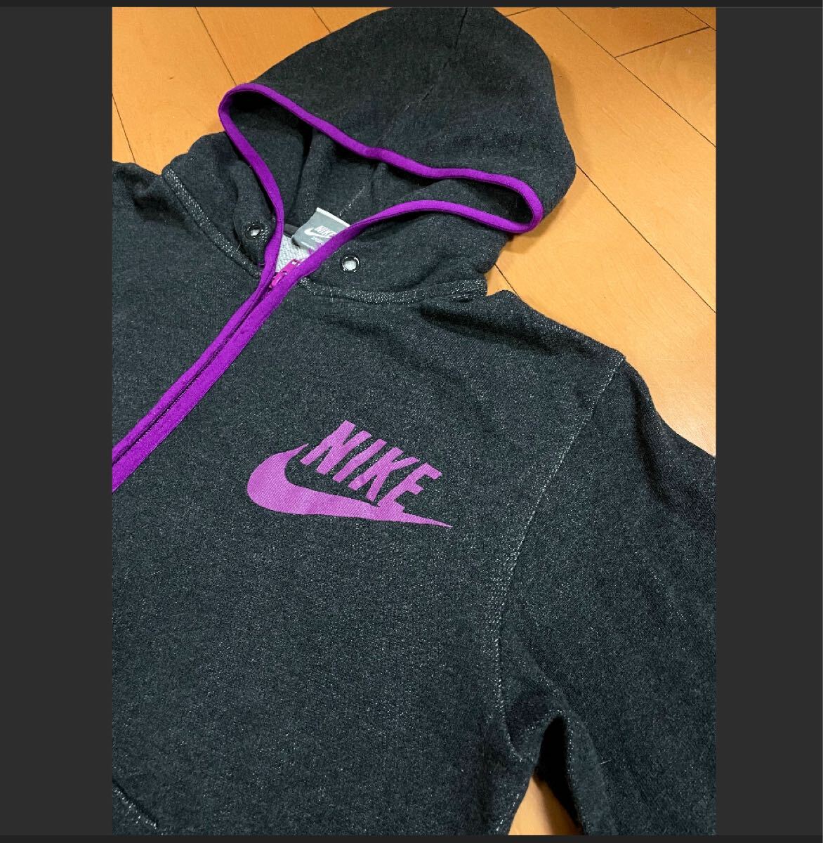 NIKEダークグレースウェットパーカー拍卖