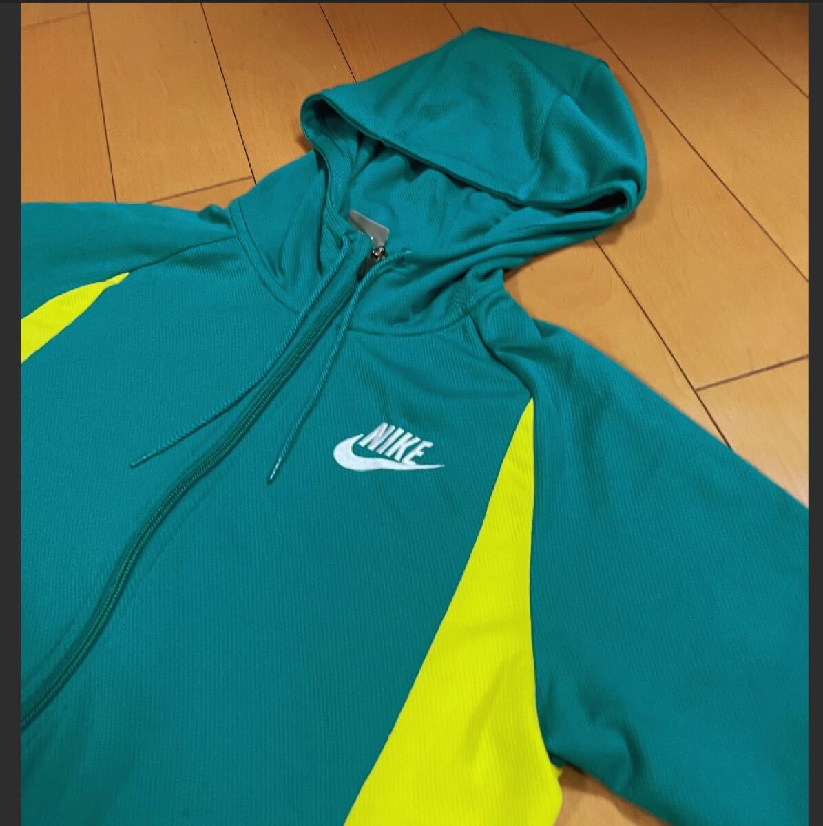 NIKEグリーンフードジャージ拍卖