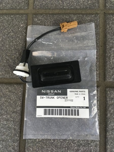 ★新品未使用 日産 マーチ K12 純正 トランクオープナースイッチ Trunk opener switch NISSAN拍卖