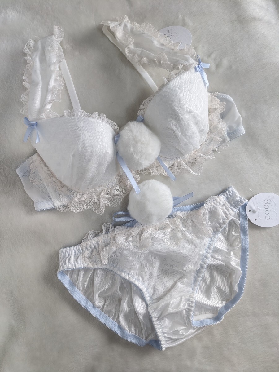 お泊まりに☆B75ブラ&パンティ上下お揃い☆未使用☆可愛いおウサギさんしっぽ付&フリル☆ホワイトハートドット☆☆匿名配送可☆タグあり☆拍卖