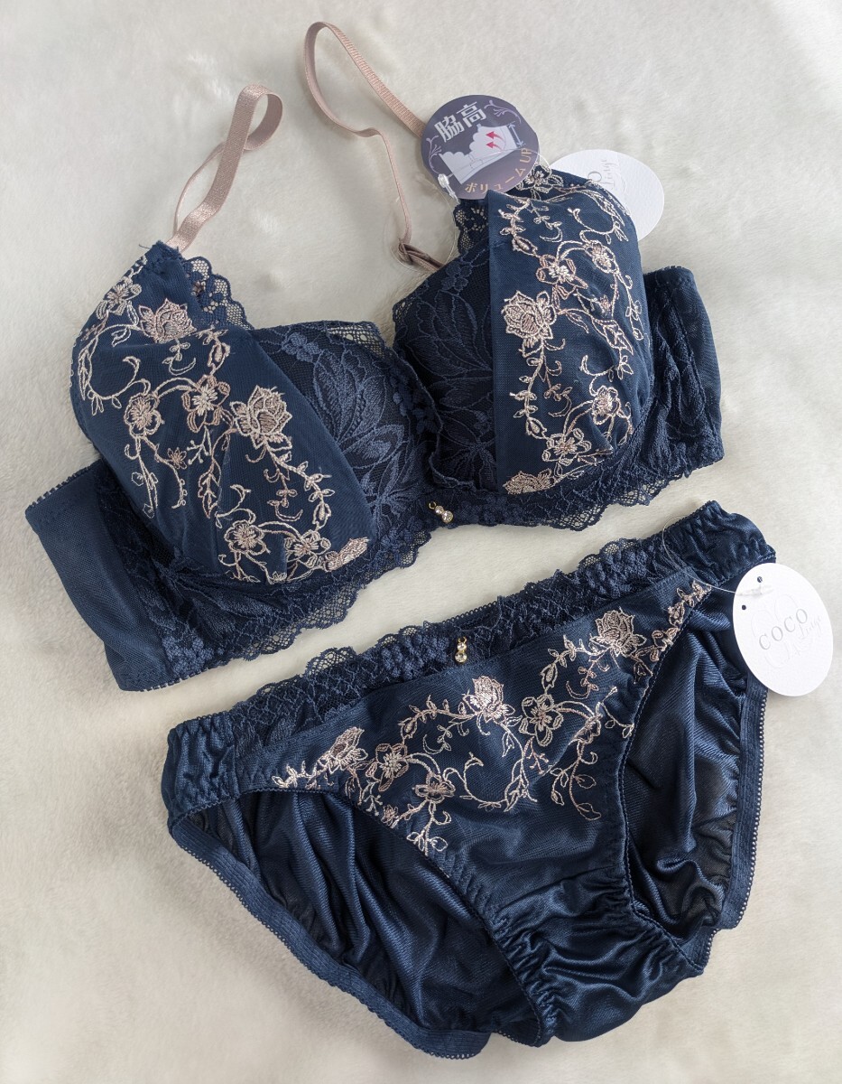 お泊まりに☆C75ブラ&パンティ上下お揃い☆未使用☆脇高☆ボリュームup☆きれいレース☆ネイビー☆匿名配送可☆タグあり☆拍卖