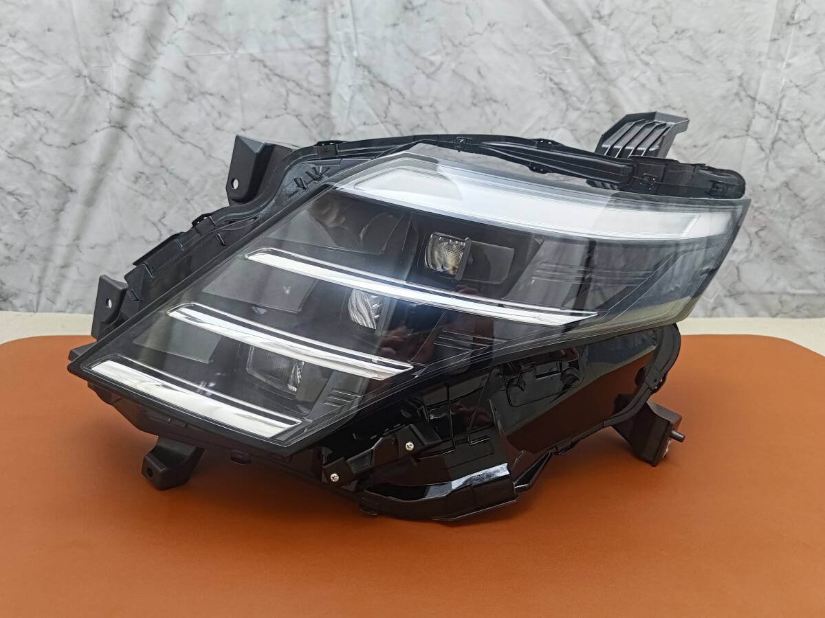 美品 NISSAN SERENA セレナ C28 FC28 GFC28 NFC28 FNC28 純正 左 ヘッドライト KOKITO 100-2379Y 『E』 アダプティブシステム LED拍卖