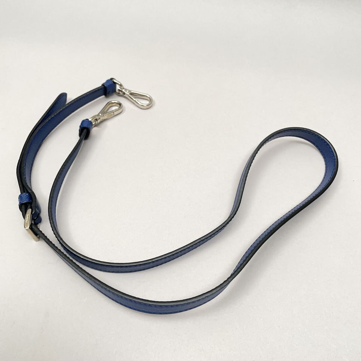 超美品!! PRADA ショルダーストラップ レザー 青サフィアーノ G18-44拍卖
