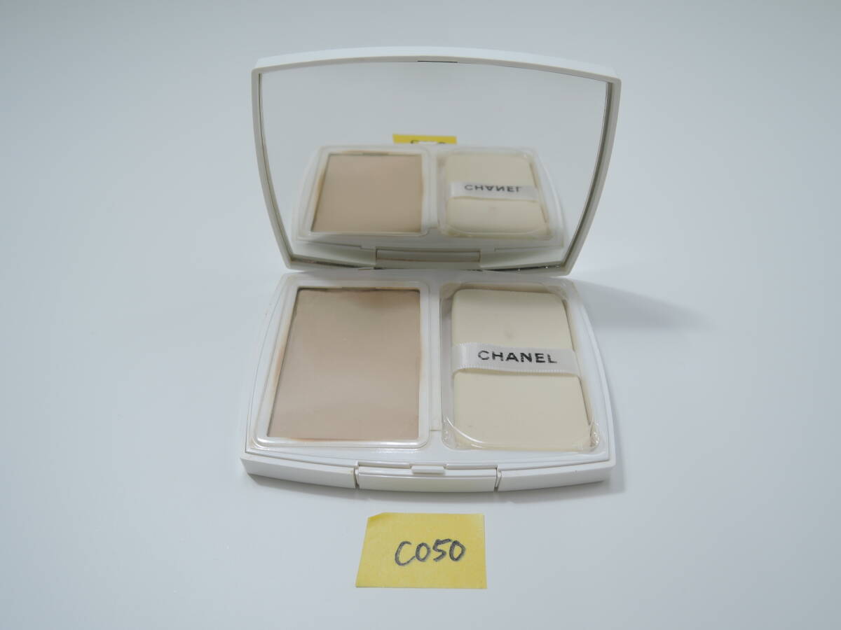 CHANEL ル ブラン ブライトニング コンパクト B10 C050拍卖