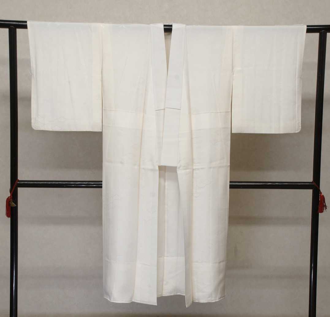 ☆長襦袢☆袷 白地 青海波と菊の綸子 半衿付 裄62cm バチ衿☆未使用拍卖