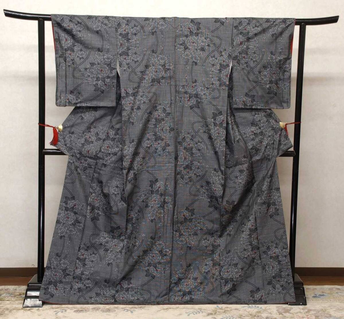 ☆大島紬☆黒地 花束と紐文様 正絹 裄63.5cm☆未使用拍卖