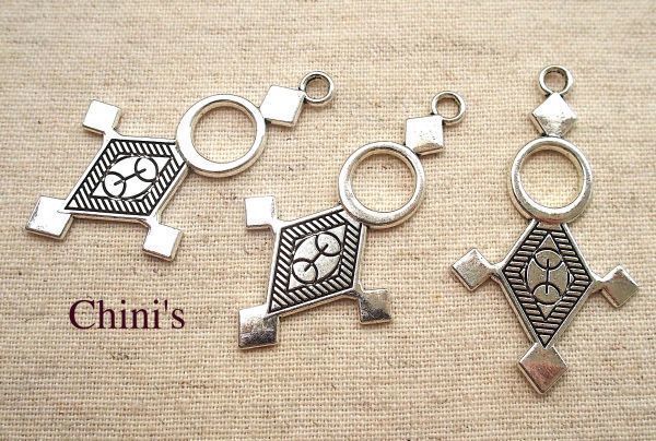 即決 1個 ビックエスニック チャーム シルバー調 ☆ オルテガ☆メタル トライバル拍卖